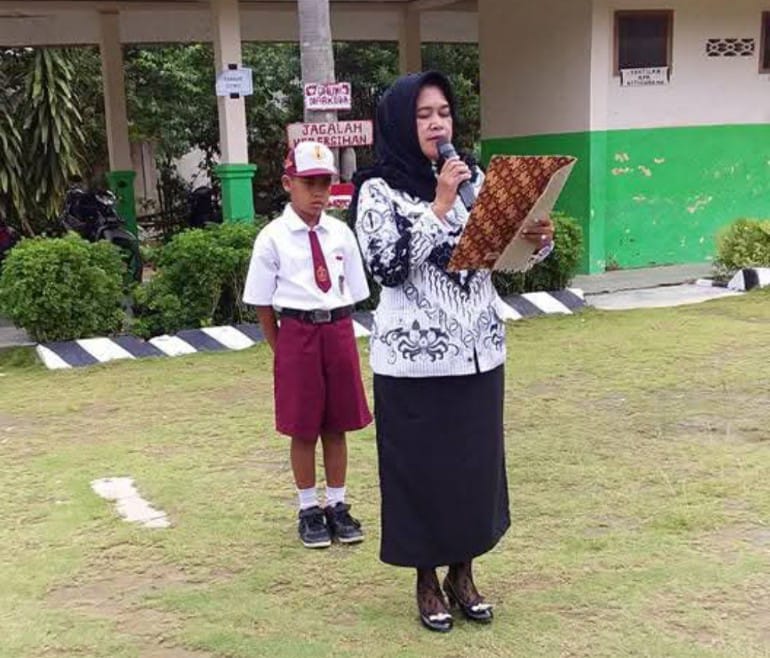 KETELADANAN KEPALA SEKOLAH CERMIN BAGI GURU DAN STAFF