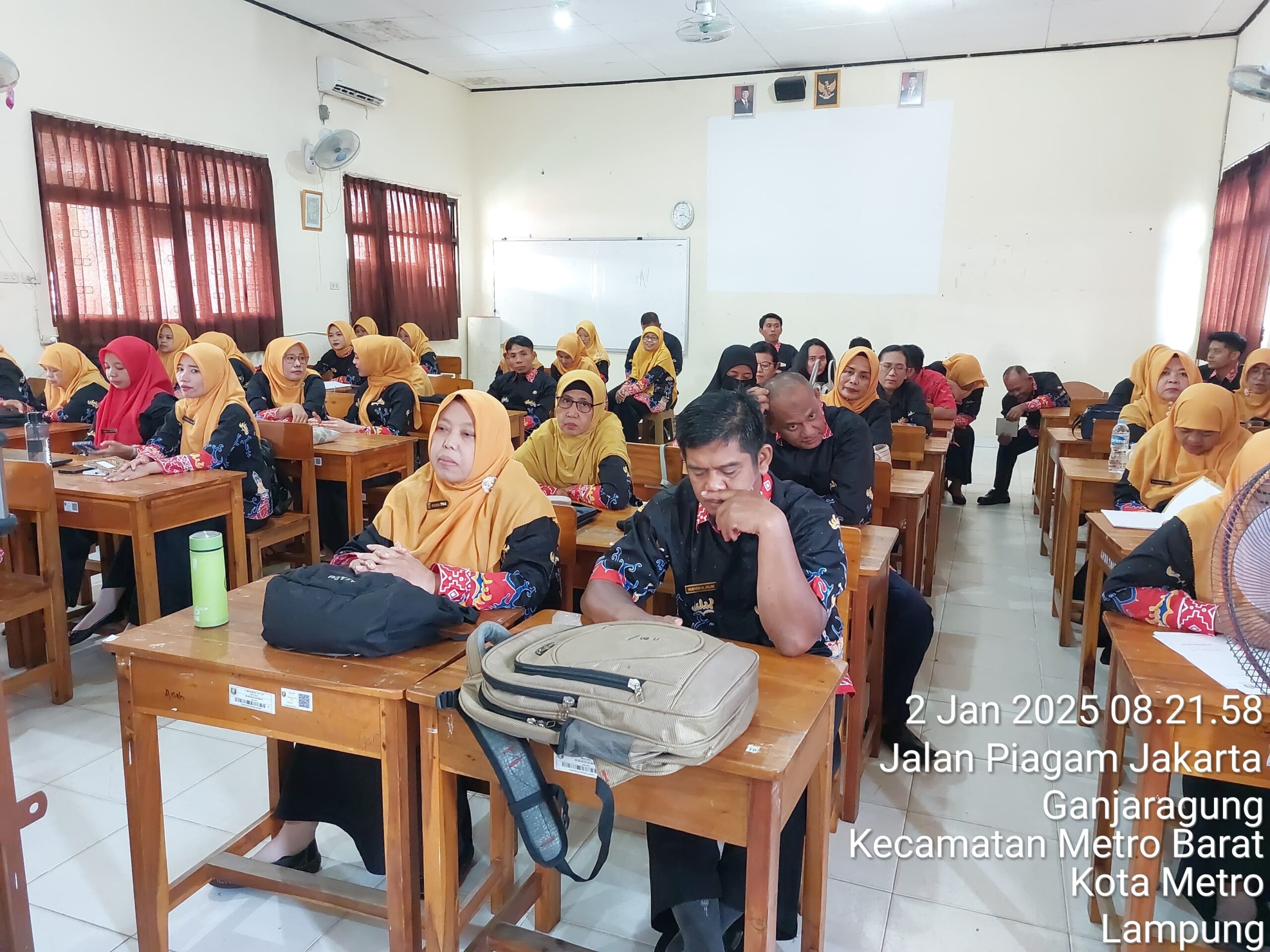IN HOUSE TRAINING (IHT) DAN WORKSHOP GURU GURU SMAN 2 METRO 2025 : MENINGKATKAN PROFESIONALIS