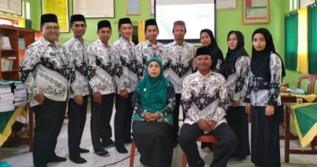 KESADARAN DAN KESABARAN MODAL UTAMA GURU DI ERA DIGITAL