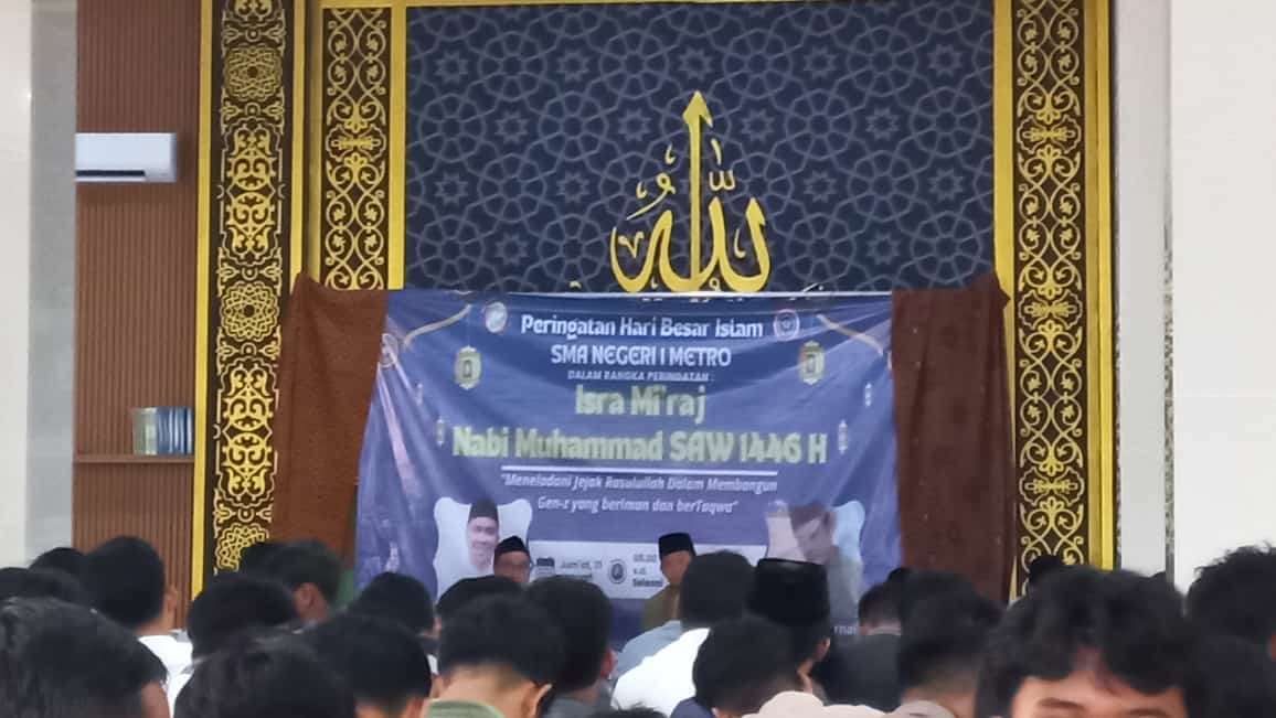 PERINGATAN ISRA MI’RAJ YANG HIKMAT DAN MERIAH DI SMAN 1 METRO