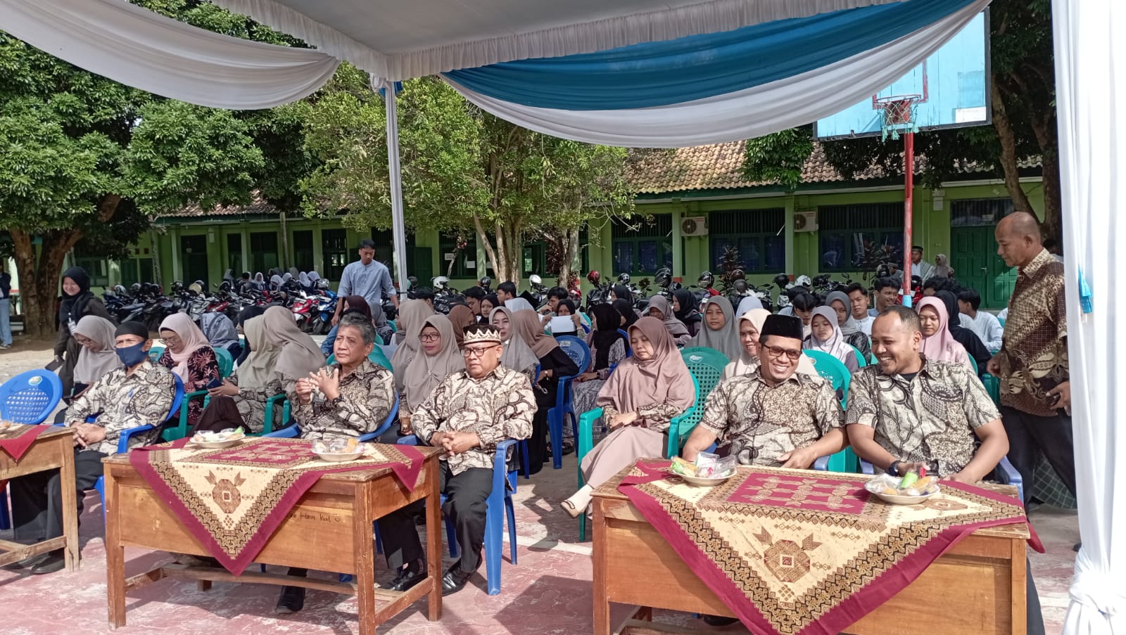 PERINGATAN ISRA MI’RAJ YANG HIKMAT DAN MERIAH DI SMKN 1 METRO