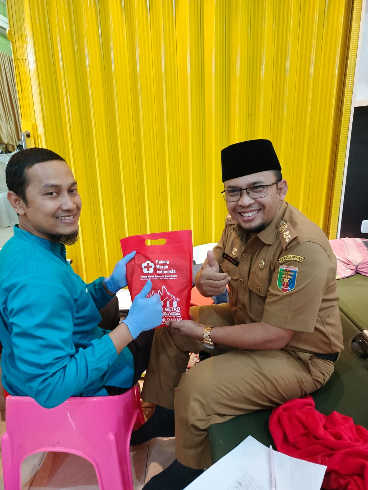BERSAMA DENGAN PMI KOTA METRO, SMAN 1 METRO MENGGELAR AKSI DONOR DARAH