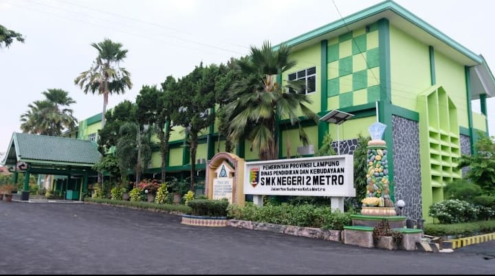 KEPALA SEKOLAH SMKN 2 METRO TIDAK MENGELAK MENYANGKUT PEMBERITAAN YANG MUNCUL TENTANG SEKOLAHNYA