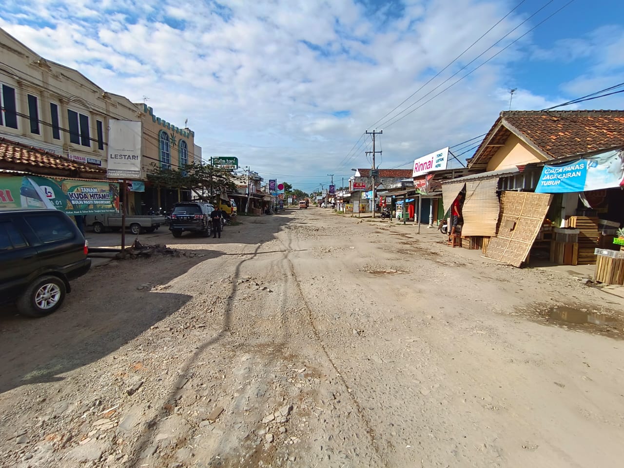 Jalan Rusak Parah di Kalirejo Lampung Tengah, Warga Harap Segera Diperbaiki