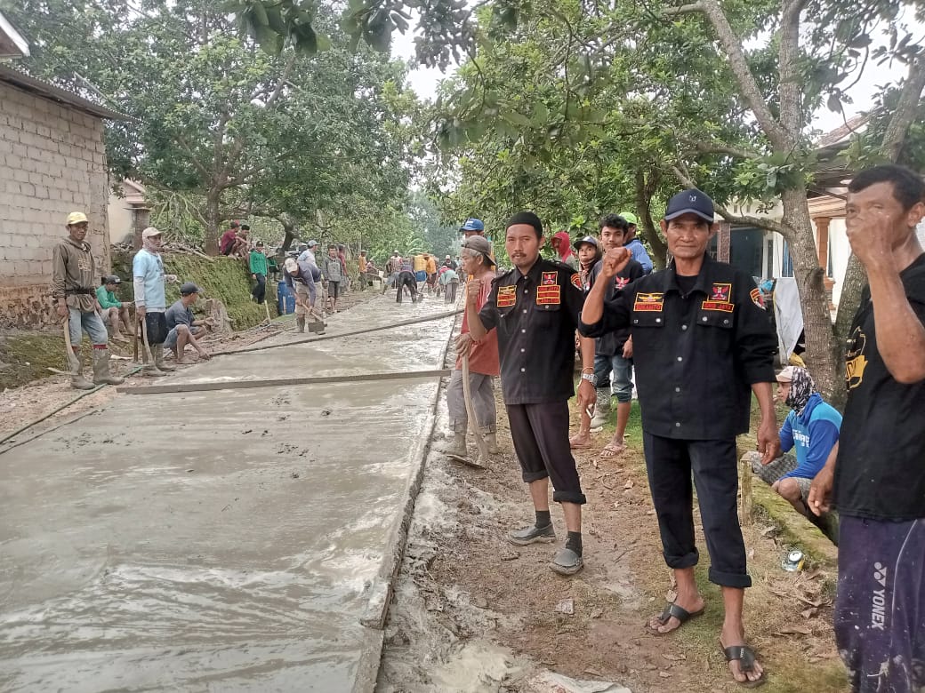 PAC Grib Jaya Marga Sekampung Gotong royong Secara Sukarela Bangun Jalan