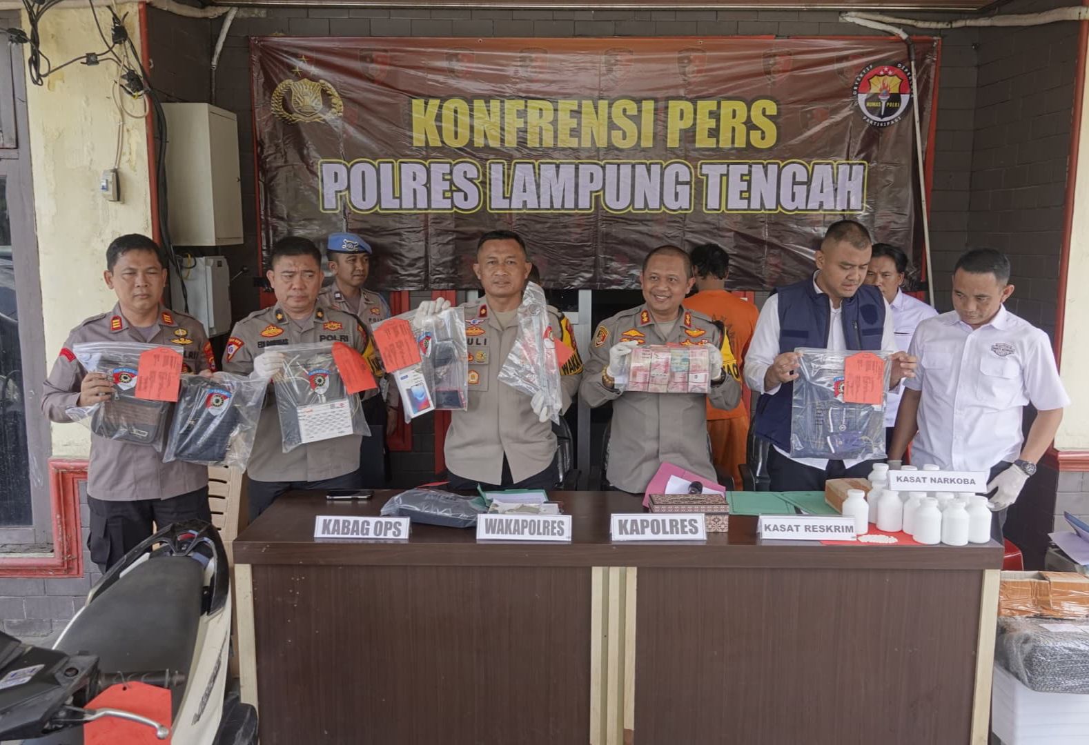 Pelaku Perampokan dan Pembunuhan di Bandar Surabaya Berhasil Ditangkap Tim Gabungan Anti Bandit 308 Polres Lamteng