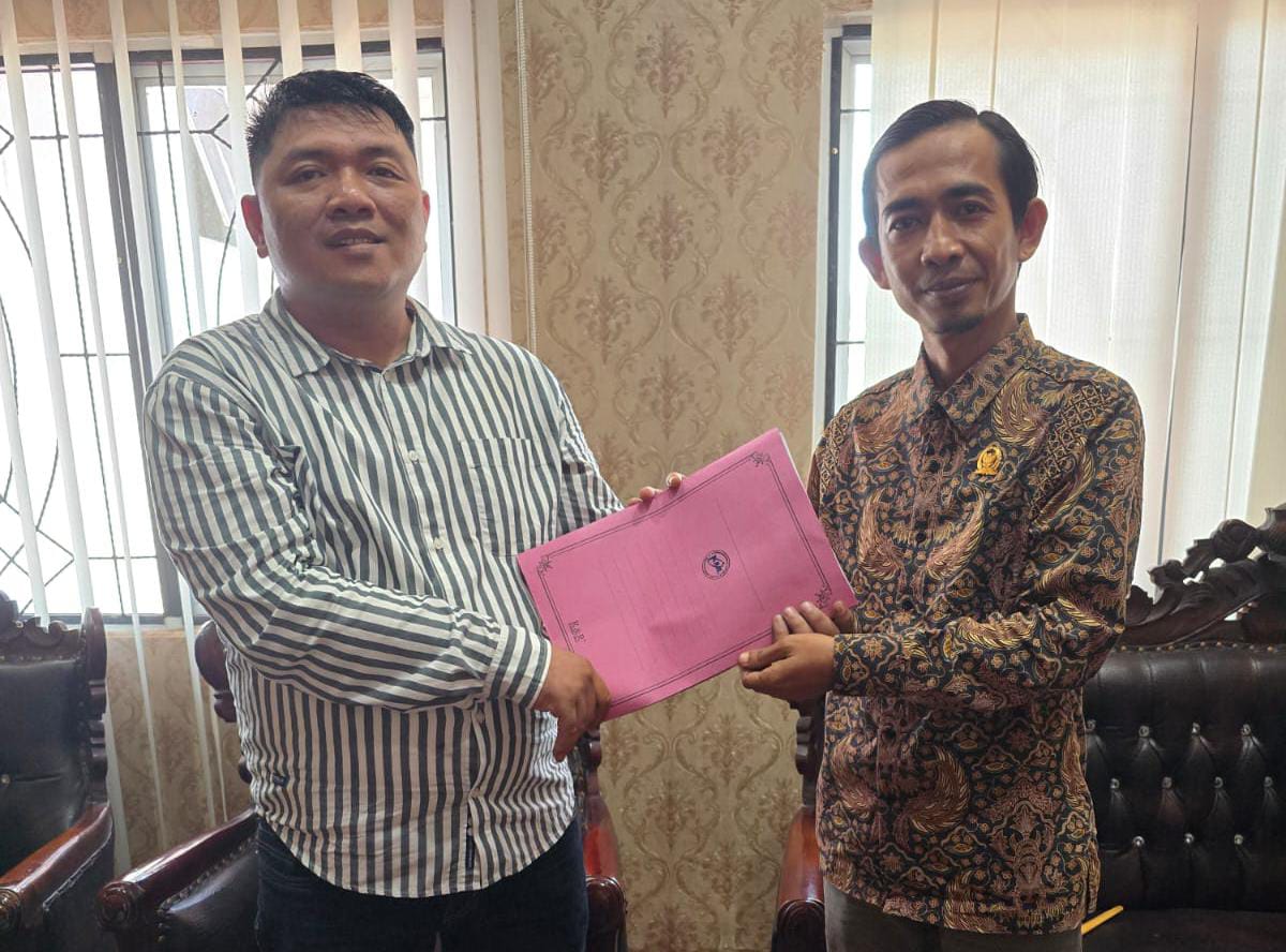 Ada Apa,!!! beberapa Masyarakat Peduli Pendidikan, Sambangi Kantor DPRD Lampung Tengah