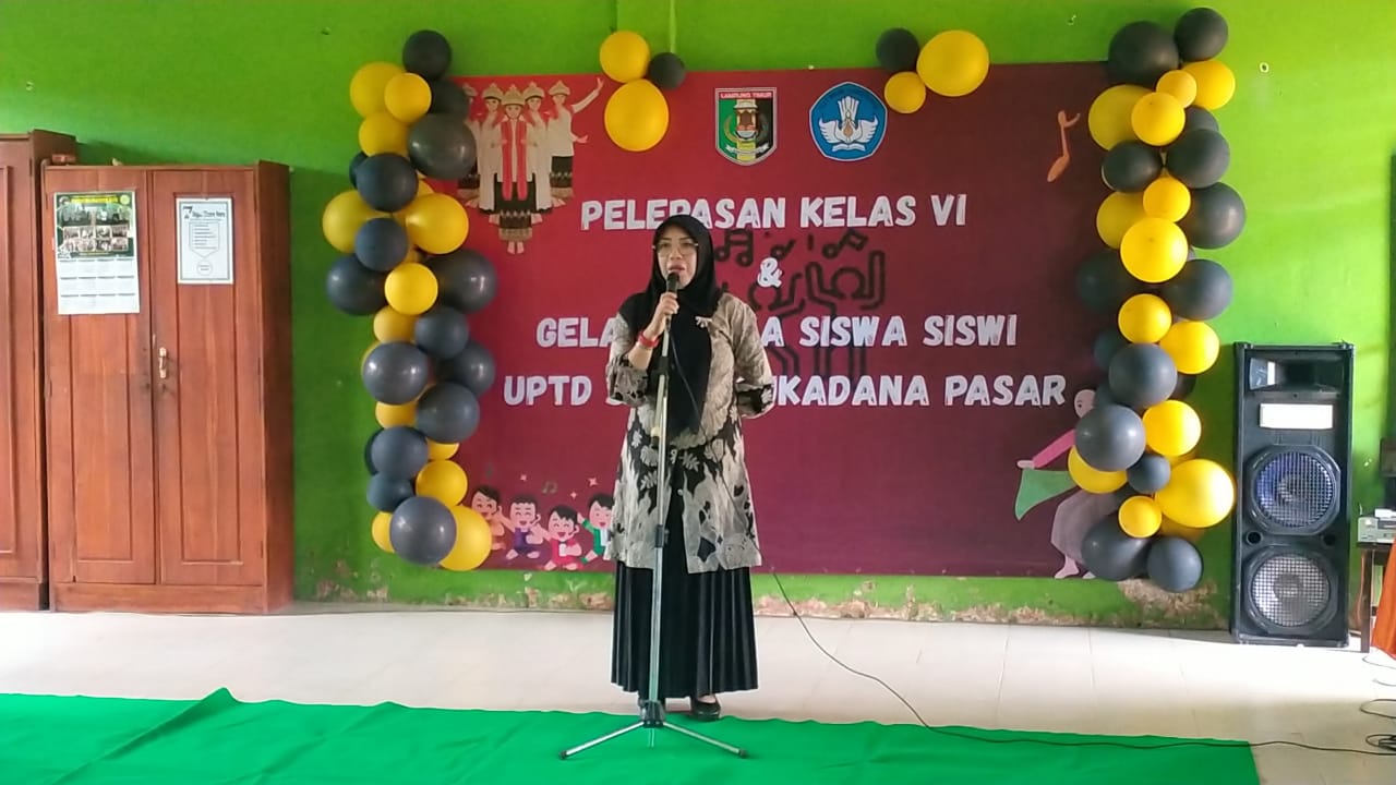 UPTD SD 4 Sukadana Pasar Melakukan Perpisahan Penuh Khidmat dan Kekeluargaan