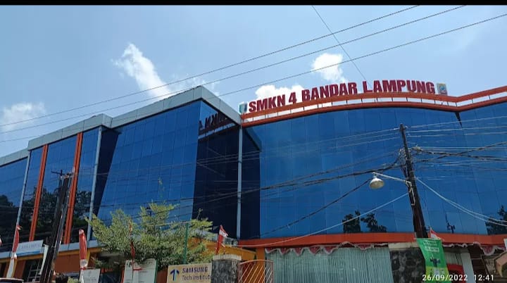 PRESTASI GEMILANG DI SMKN 4 BANDAR LAMPUNG TIDAK LEPAS DARI SOSOK PEMIMPIN YANG TEGAS DAN BERMARTABAT