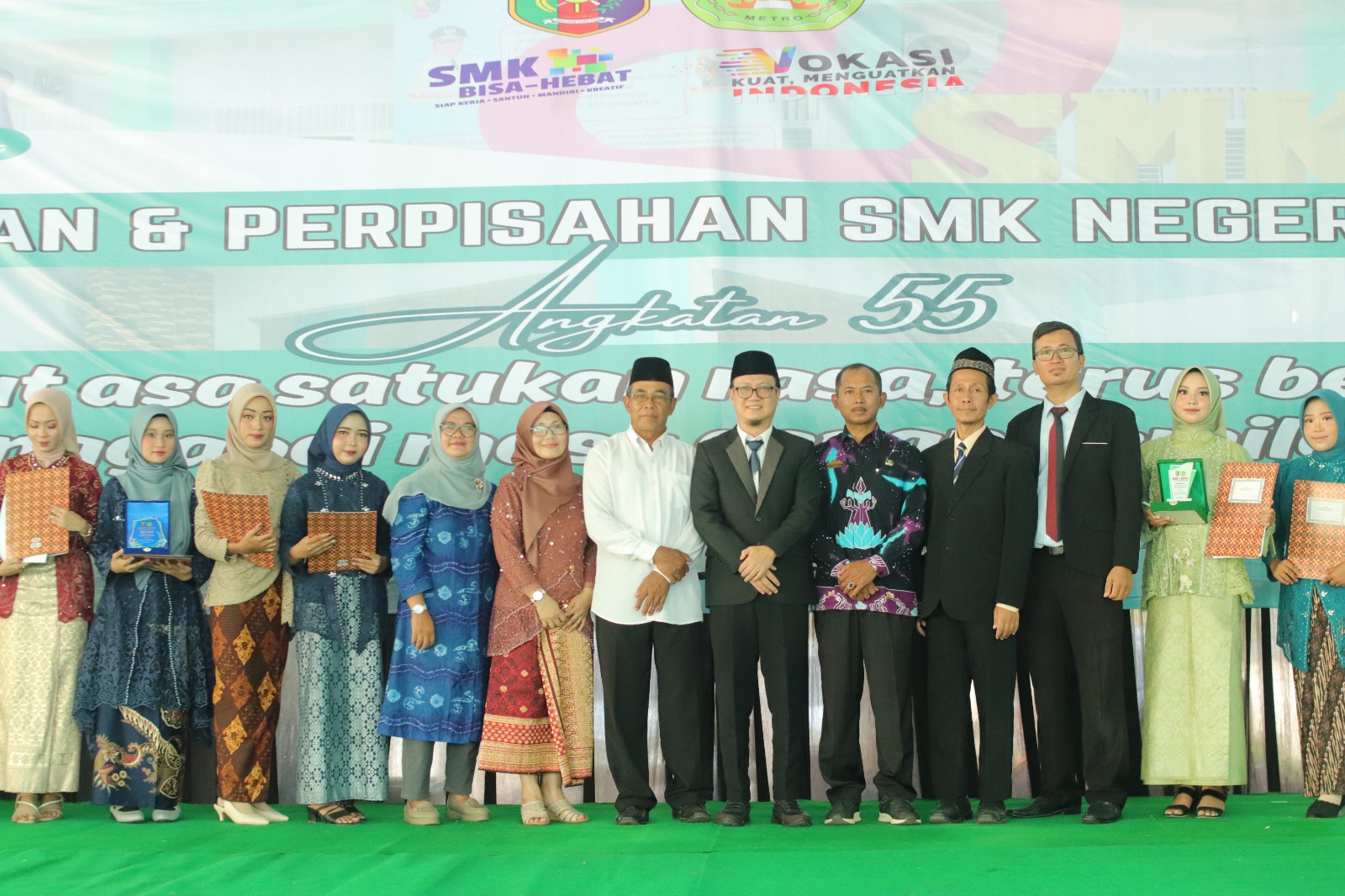 SMKN 1 METRO GELAR PELEPASAN SISWA KELAS XII PENUH HARU DAN KEBANGGAAN