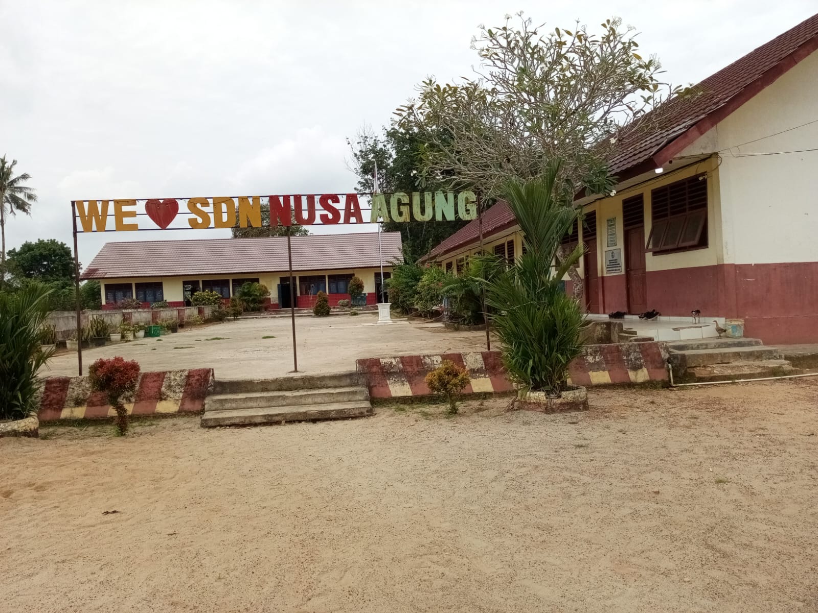 PERAN KEPALA SEKOLAH DALAM MENCIPTAKAN DAN MEMELIHARA DISIPLIN SEKOLAH