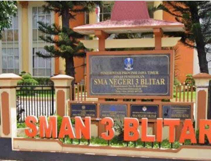 PERAN KEPALA SEKOLAH SMAN 3 KOTA BLITAR DALAM MENCIPTAKAN DAN MEMELIHARA DISIPLIN SEKOLAH