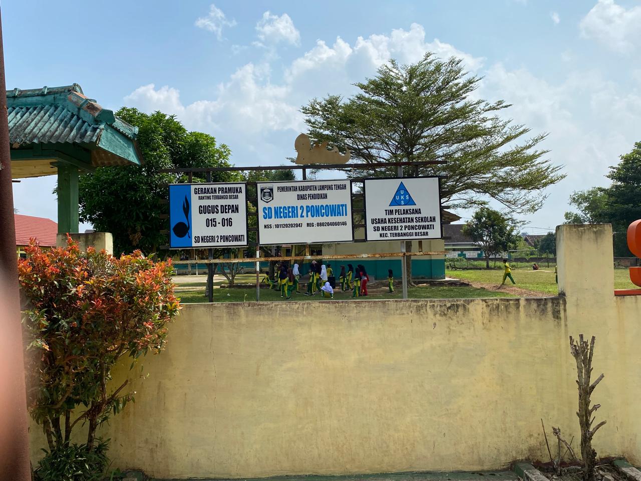 Disinyalir Ada Praktek Jual Beli Buku LKS di SDN 2 PONCOWATI dan Tidak Mengindahkan UUD No 6 thn 2021 Permendikbut