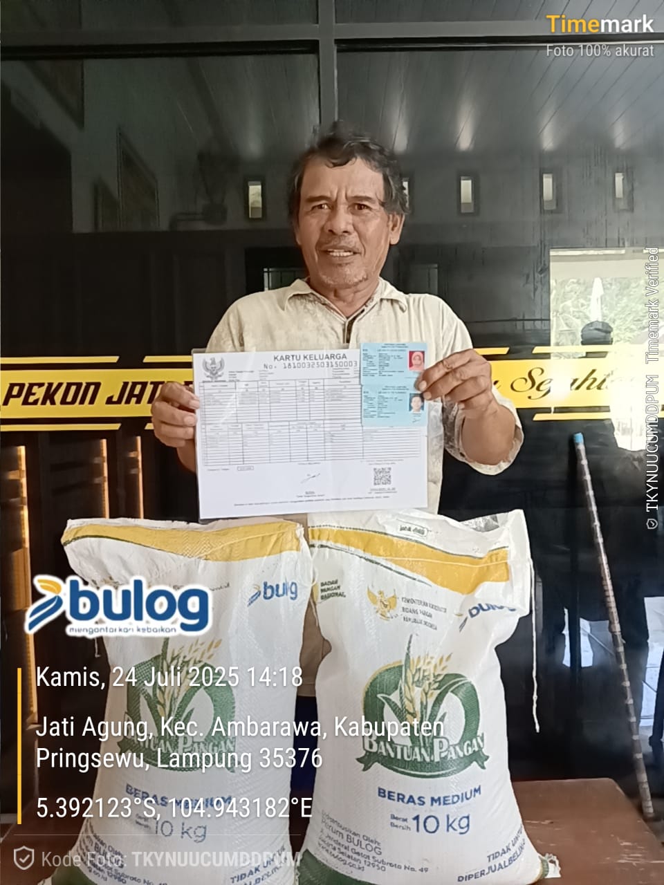 Penyerahan Bantuan Beras oleh Dinas Ketahanan Pangan dan Pertanian