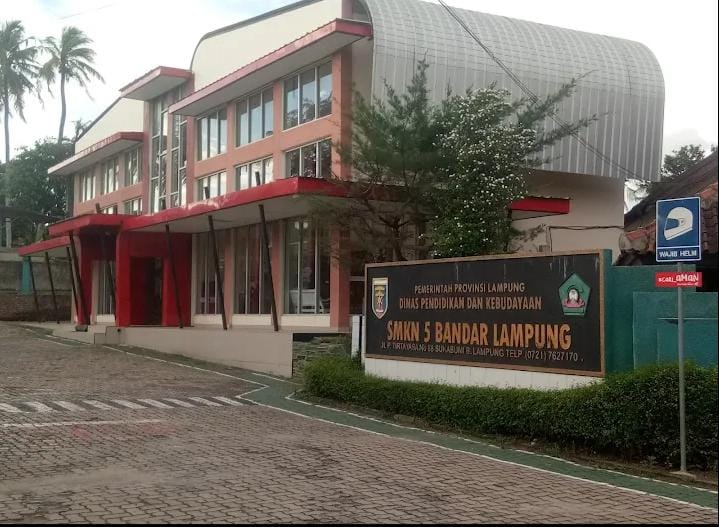 SURI TAULADAN DAN MANAGERIAL KEPALA SEKOLAH DALAM PROGRAM PENDIDIKAN KURIKULUM MERDEKA