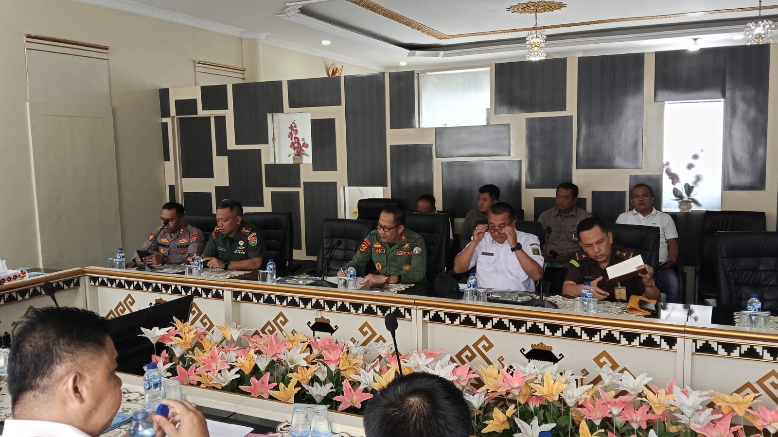 DANDIM 0424/TANGGAMUS HADIRI RAPAT PEMBAHASAN RENCANA PEMBANGUNAN INFRASTRUKTUR JALAN PENGHUBUNG ANTAR PEKON DI KECAMATAN PEMATANGSAWA