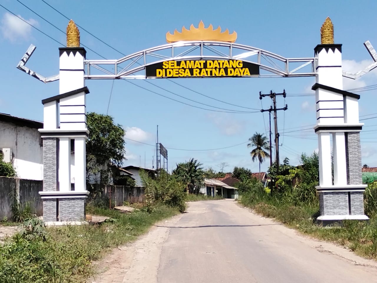 PROGRAM PEMBANGUNAN DAN PEMBERDAYAAN MASYARAKAT DESA (P3MD) DIDESA RATNA DAYA DIDUGA DIMARK UP KEPALA DESA.