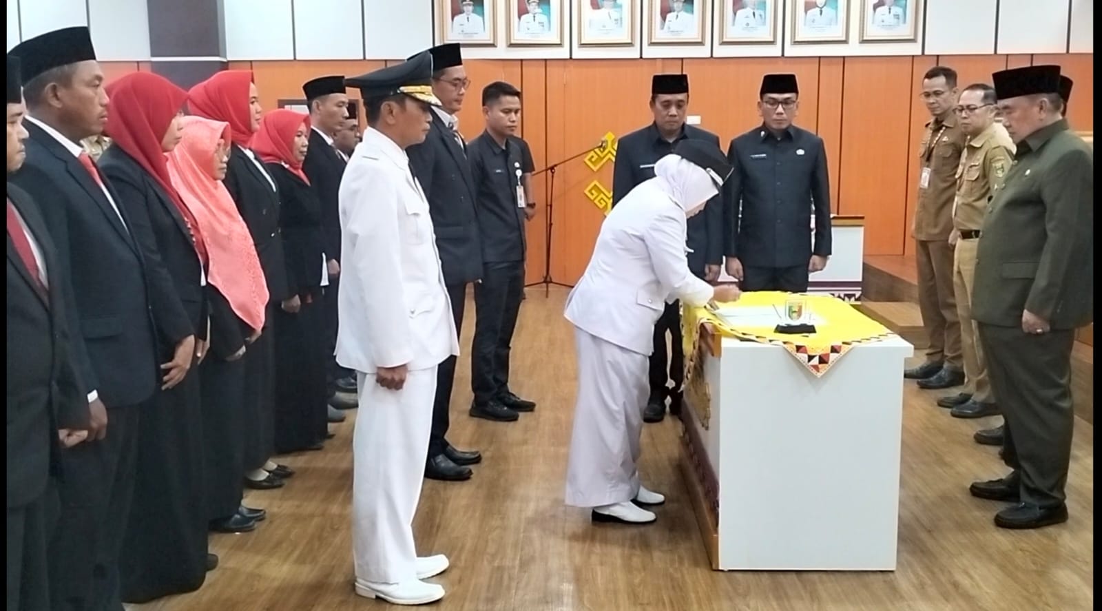 Bupati Saleh Asnawi Lantik 12 Pejabat Administrator dan Pengawas, Tekankan Integritas dan Pelayanan untuk Masyarakat