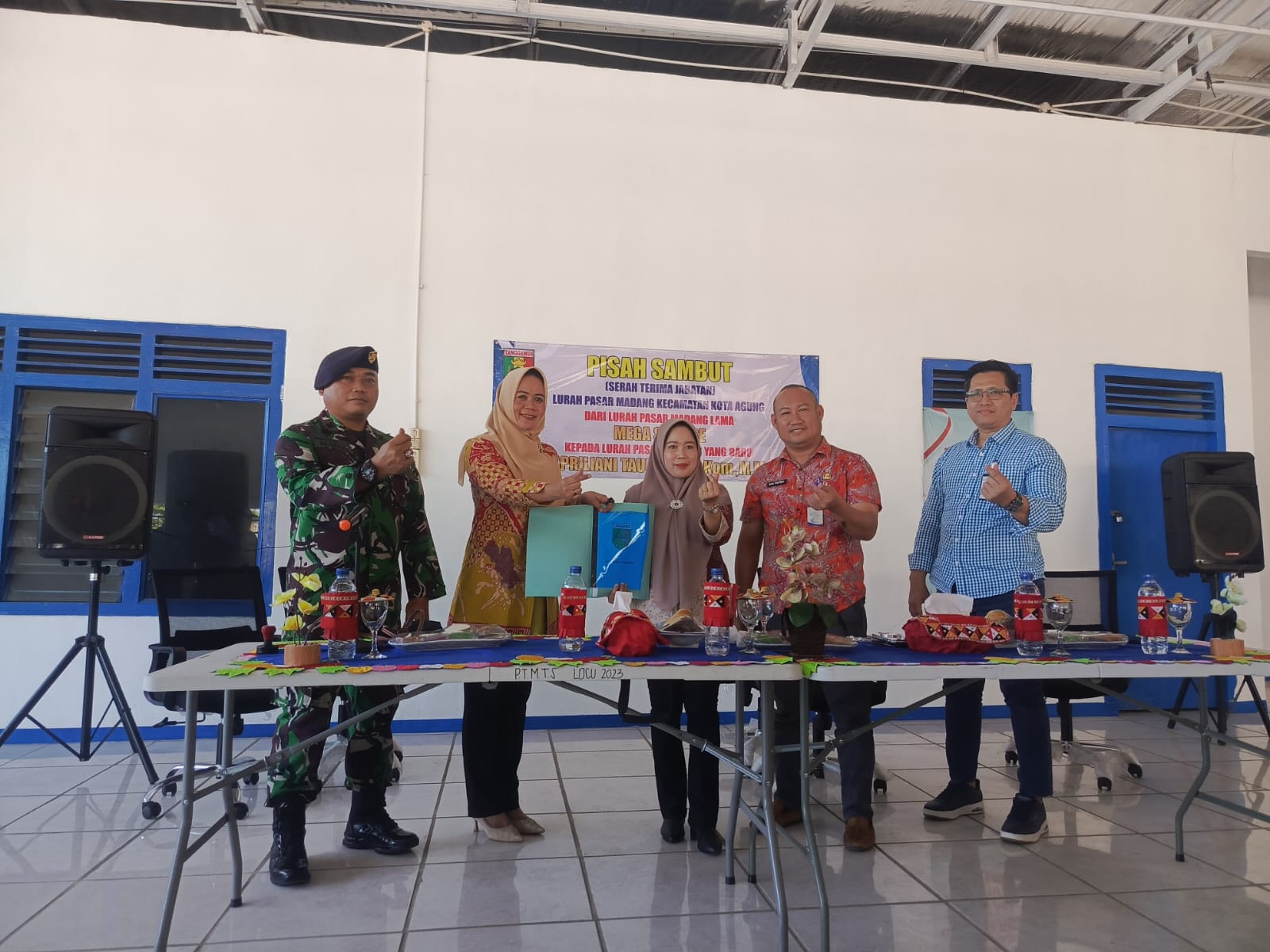 Pisah Sambut Serah Terima Jabatan Lurah Pasar Madang dari Mega Sari, S.E. kepada Lurah Baru Apriliani Taurusia, S.Kom., M.M. Berlangsung Penuh Kekeluargaan